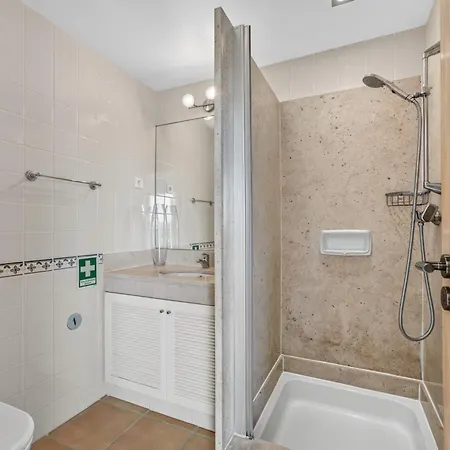 Kelle By Algarve Holidays * Quarteira